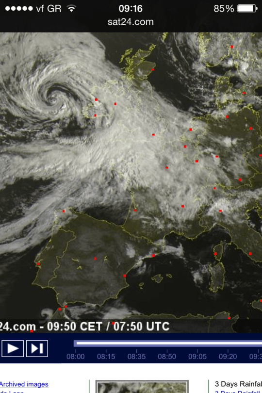 On 25th a perfect curl could be seen on a depression centred off the west coast of Irleland. The rain associated with this low pressure brought the month's highest daily rainfall total: 23.4mm (the system bringing 27.5mm) - a thoroughly miserable Bank Holiday Monday where it rained ALL day, from 6am until 9.30pm. It was yet another example of how much even frontal rainfall can vary over a small area.